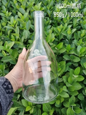 Bottiglie di liquore in vetro su misura quadrata per liquori Vodka Gin Rum Whisky 700 ml Cork