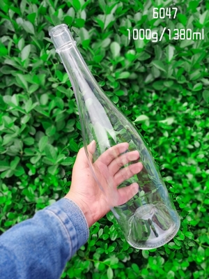 Bottiglie di liquore in vetro su misura quadrata per liquori Vodka Gin Rum Whisky 700 ml Cork