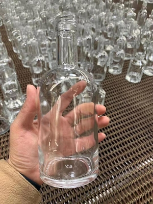 Extra White Flint Glass 350ml 500ml 700ml 750ml Vodka Gin Whiskey Liquor Bottiglia in vetro
