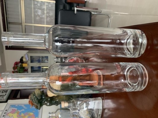 Materiale del colletto Vetro Super Flint 750 ml Whiskey Vodka Liquor Oil Bottle con coperchio di sughero