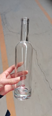 Materiale del colletto Vetro Super Flint 750 ml Whiskey Vodka Liquor Oil Bottle con coperchio di sughero