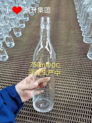 Super Flint Glass Fancy Unique Shape Frosted 750ml Color vuoto Spray Vino Bottiglia di vetro 500ml per liquori