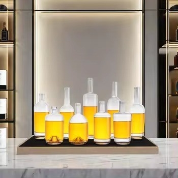 Bottina di vetro personalizzata da 1000 ml 750 ml 700 ml 500 ml per liquori Vodka Gin Whiskey Standard CE