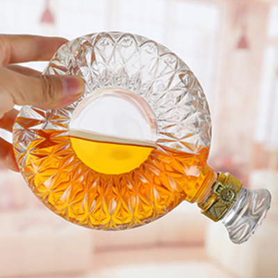 750 ml di vetro bianco di forma unica bottiglia di vino di ciliegio per liquori in Europa