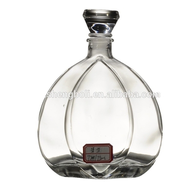 Bottiglia di cristallo bianco di vetro per bevande di design elegante 500ml 750ml Vodka Whiskey Brandy
