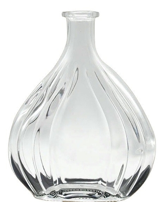 Bottiglia di cristallo bianco di vetro per bevande di design elegante 500ml 750ml Vodka Whiskey Brandy