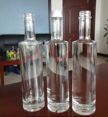 Bottiglie in vetro di vino rosso di 375 ml di tappi di sughero