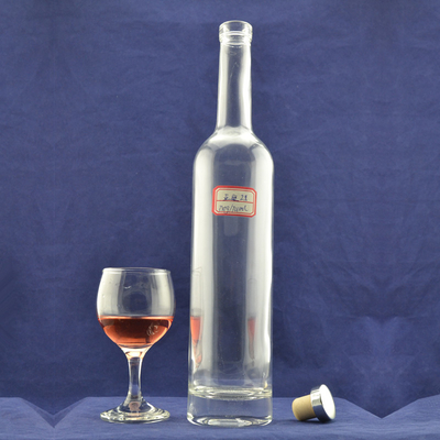 Bottiglia di vetro di liquore alto e sottile per whisky/brandy/vodka sigillata con tappo svoltato