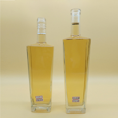 Materiale di vetro Super Flint 750 ml Bottiglia di vetro a bobina a vite per la produzione di liquori