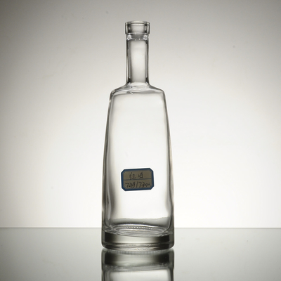 I produttori di bottiglie offrono 750 ml di bottiglie di vetro di whisky con materiale di vetro Super Flint
