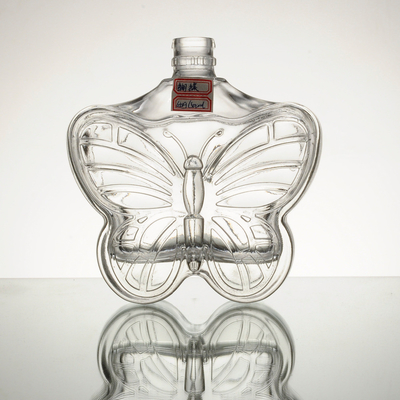 500 ml di manipolazione della superficie del gelo in forma di farfalla Bottiglia di vetro di whisky per imballaggi di vodka