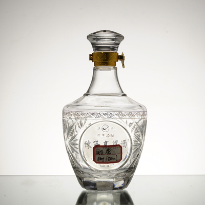 500 ml di manipolazione della superficie del gelo in forma di farfalla Bottiglia di vetro di whisky per imballaggi di vodka