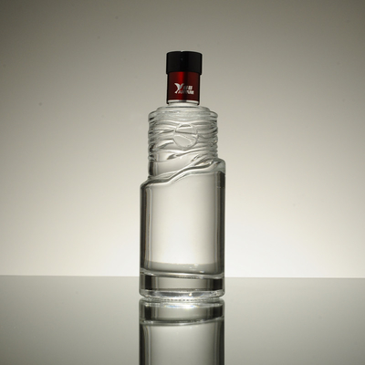 500 ml di manipolazione della superficie del gelo in forma di farfalla Bottiglia di vetro di whisky per imballaggi di vodka