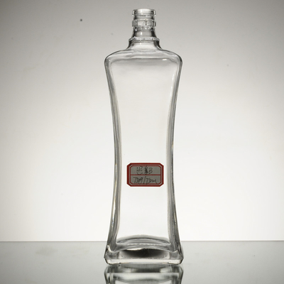 500 ml di manipolazione della superficie del gelo in forma di farfalla Bottiglia di vetro di whisky per imballaggi di vodka