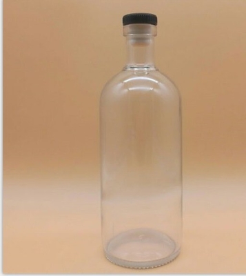 Chiusure di bottiglie a cappuccio a vite 700ml Whiskey Chiare bottiglie di vetro vuote per vino OEM/ODM Benvenuto