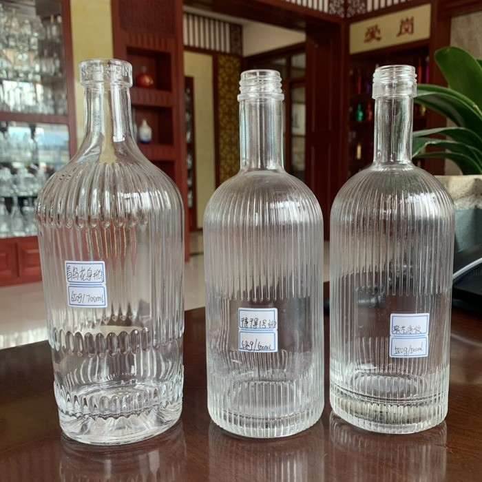 Materiale di vetro di alto calce 700 ml Bottiglia di liquore vuota a collo lungo per whisky 375 ml