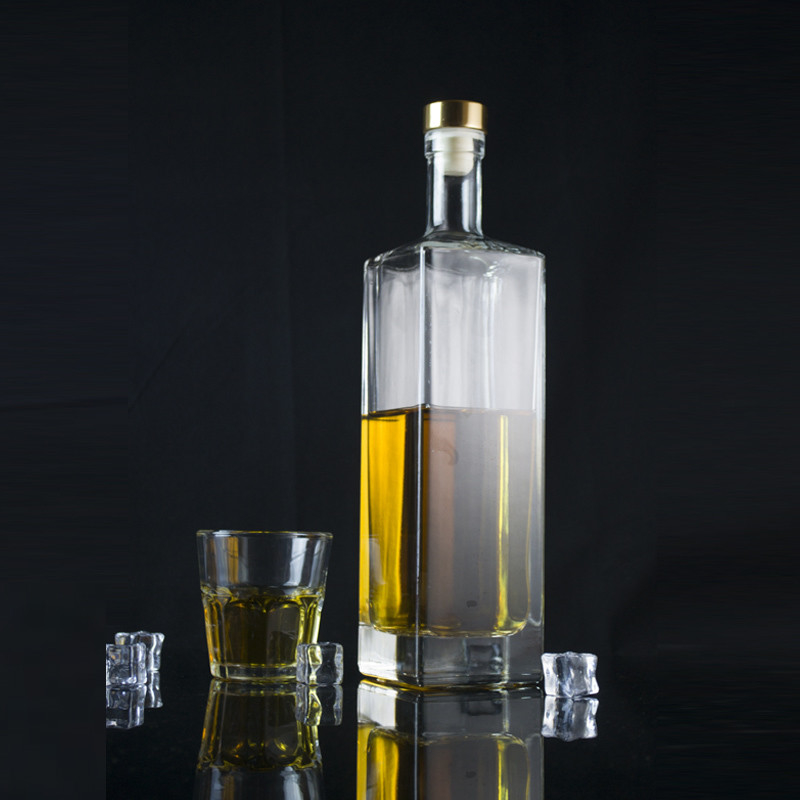500 ml 750 ml 1000 ml Gin chiaro Rum Whiskey Bottiglia di liquore in vetro con sigillo a sughero