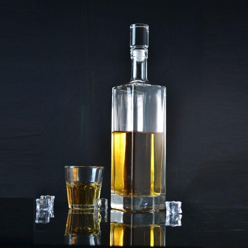 Disegno personalizzato Bottiglia di vetro trasparente per olio d'oliva 750ml 500ml Vodka Gin liquore riciclabile