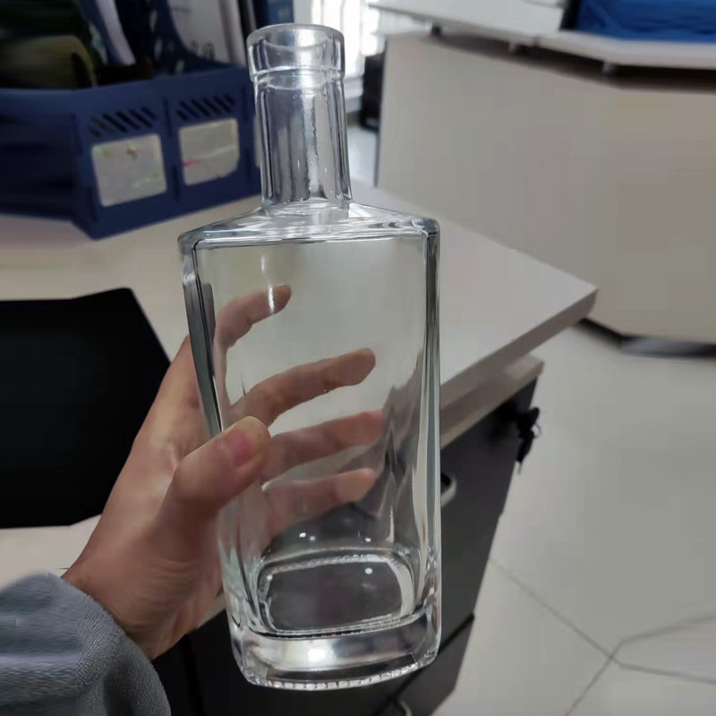 700 ml Bottiglia di liquore da 1 litro Imballaggio di whisky Alcol Bottiglia per imballaggio di acqua minerale