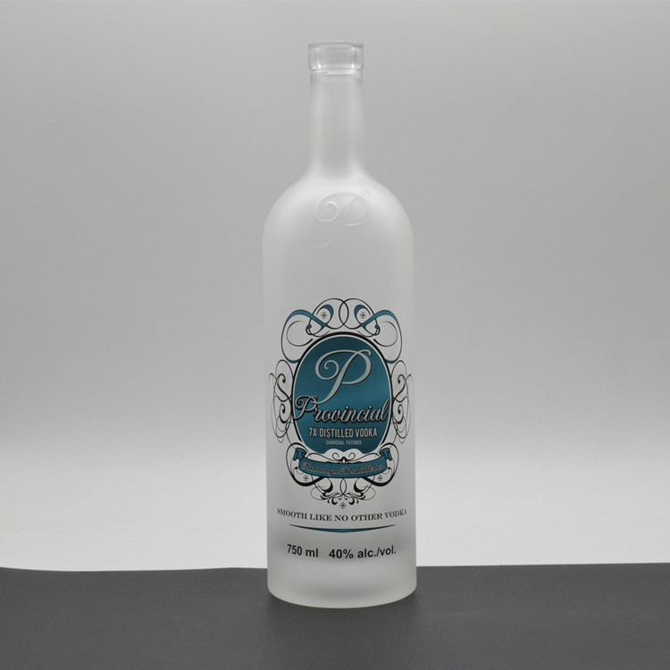 Stampa su schermo a spalla rotonda personalizzata Bottiglia di vetro bianco ghiacciato per 750 ml di vodka alcolica