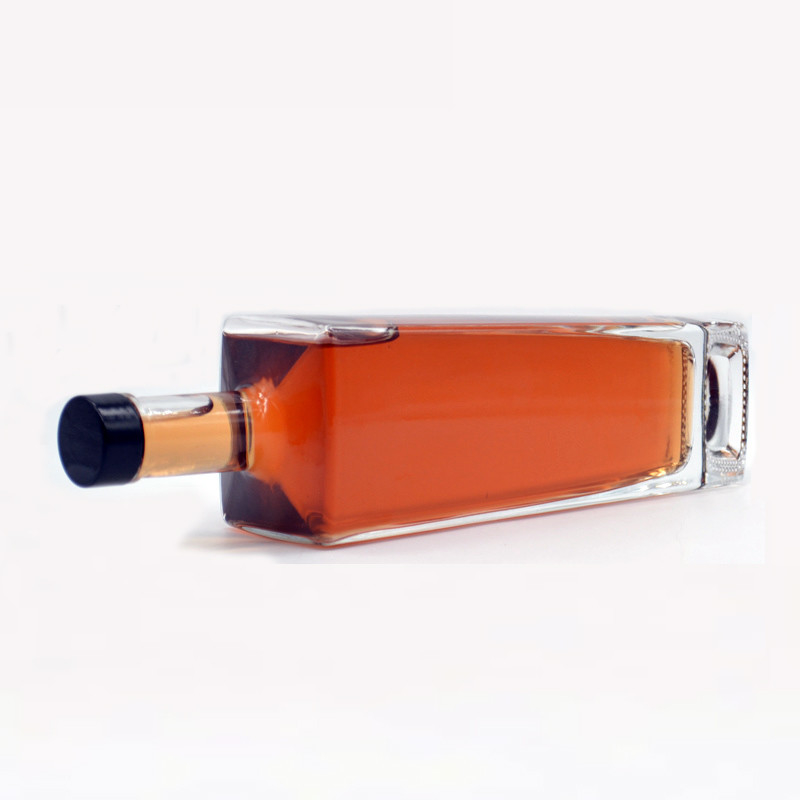Whiskey Vodka Liquor 750ml Bottiglia di vetro quadrato vuoto con materiale di vetro Super Flint