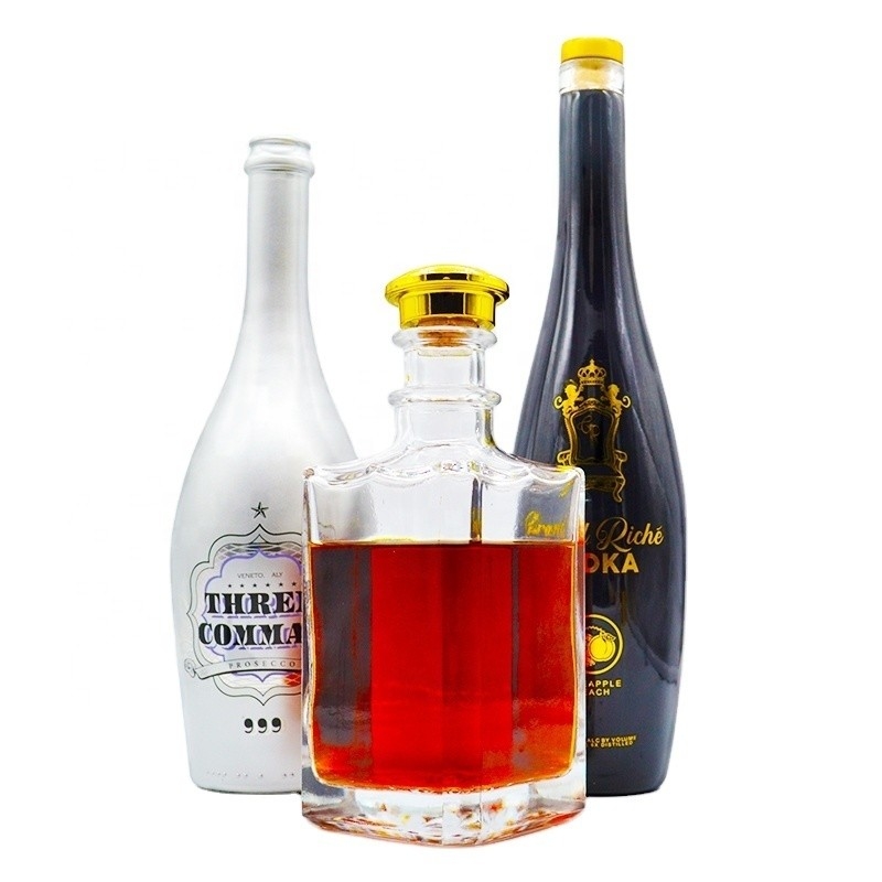 Materiale di vetro Super Flint 700ml Bottiglia di whisky per design elegante Bottiglia di vetro di vino usata