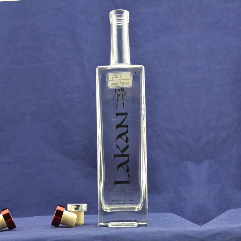 Logo personalizzato accettabile Bottiglia di 750 ml di liquori bianchi chiari per rum vodka e whisky