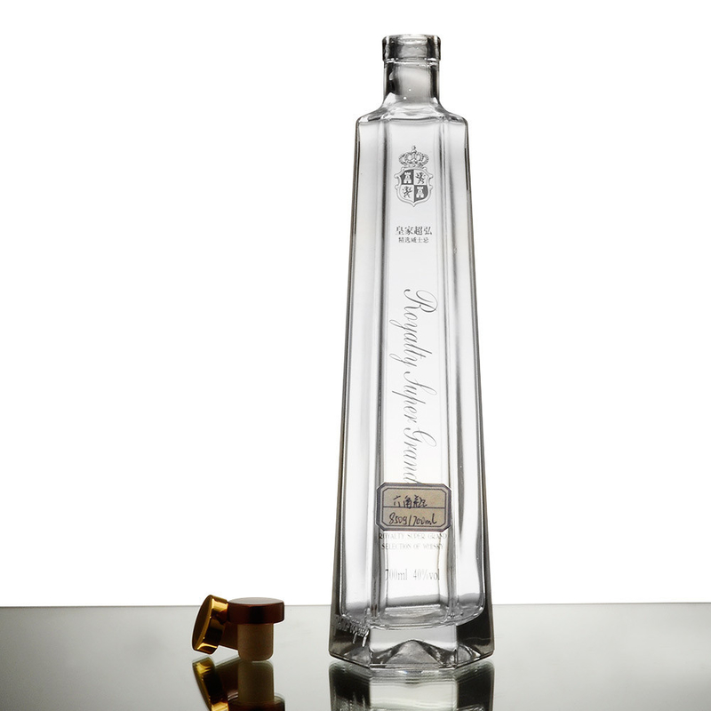 Materiale di vetro di super-frittura Bottiglia di vetro a forma poligonica unica per gin spirit Vodka Ideale