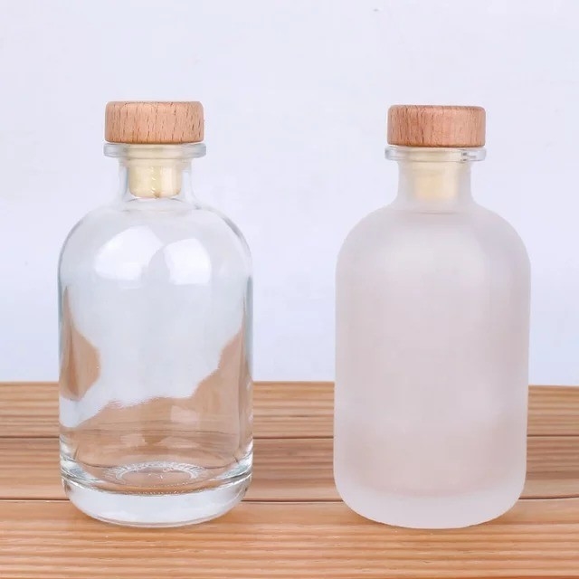 Tequila personalizzata vuota in vetro alto rotondo bottiglia di gin Boston con sughero / tappi