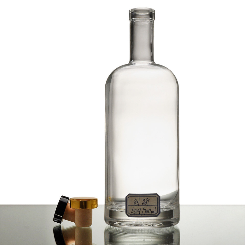 Logo accettabile Super Flint Glass 700ml 750ml Bottiglia di liquore per la personalizzazione Vodka Whiskey