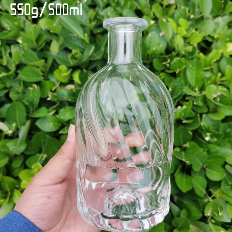 Bottiglie di liquore in vetro su misura quadrata per liquori Vodka Gin Rum Whisky 700 ml Cork