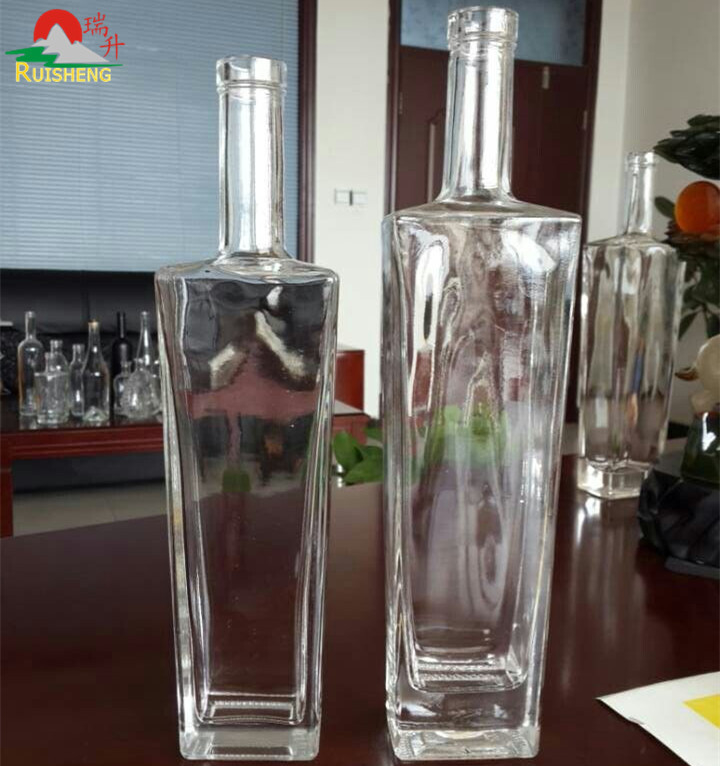 700 ml 750 ml Super Flint French Square Glass Bottle per Alcol Standard certificato SGS